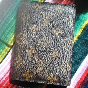 $OLD🤑 LV Passport Cover